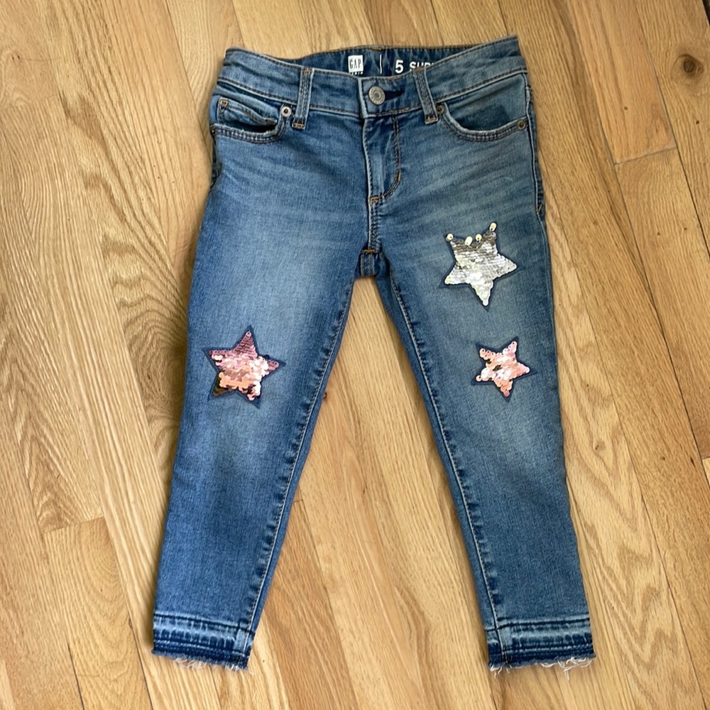 Super Skinny Ankle Jeans. Medium wash. Never worn, washed once. Stretchy.